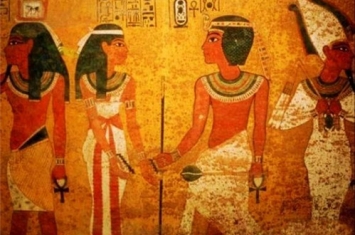 埃及金字塔灵异事件，背后真相真与法老诅咒有关吗？
