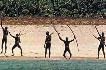 印度洋北哨兵岛土著桑提内尔人仍过着旧石器时代渔猎採集生活 射杀登岛美国传教士
