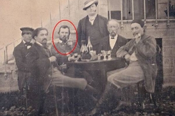 1887年黑白照片中发现荷兰印象派大师梵高真身？