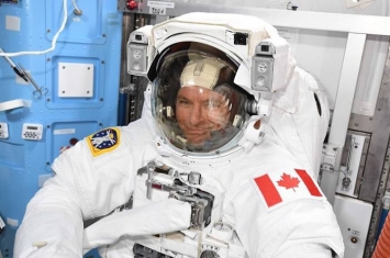 暌违12年后再有加拿大宇航员出舱太空行走