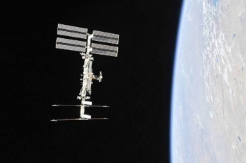 “联盟MS-12”号飞船与国际空间站成功对接