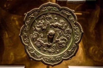 铜镜起源于何时
