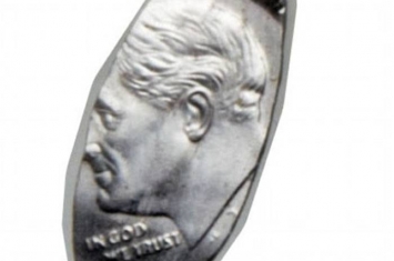 印有前美国总统罗斯福肖像的10美仙的奇怪“钉币”以逾4万2千美元拍卖