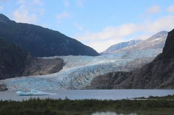 加拿大八旬老妇在美国阿拉斯加冰川迷路 独自露宿野外一晚