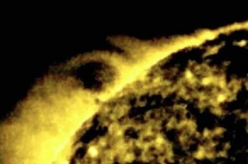 UFO猎人Scott C Waring宣称在太阳上找到外星人存在的证据
