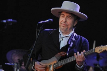 美国民谣教父巴布狄伦(Bob Dylan)突然又宣布不会去领诺贝尔文学奖