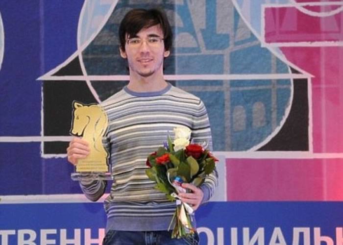 俄罗斯年青国际象棋特级大师叶利谢耶夫（Yuri Eliseev）玩飞跃道失手 12楼坠下惨死