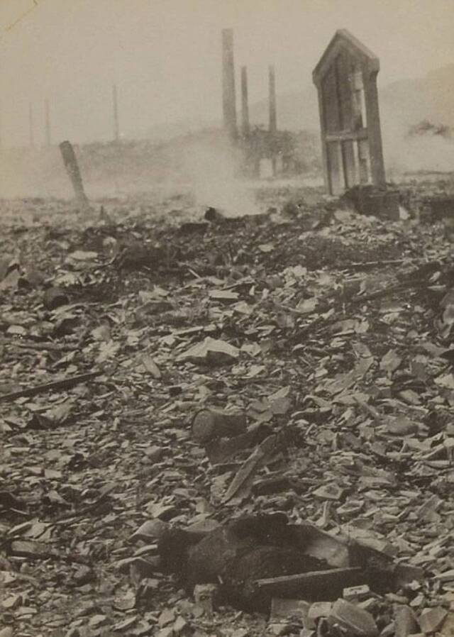 二战日军随军摄影师山端庸介所拍的长崎原爆从未公布照片曝光