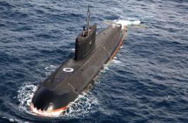 世界上最小的潜艇：红宝石潜艇（长72米宽7.6米）