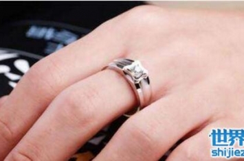 中指戴戒指什么意思，表示已经订婚名花有主