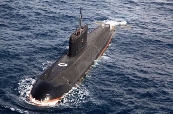 世界上最小的潜艇 红宝石潜艇（长72米宽7.6米）