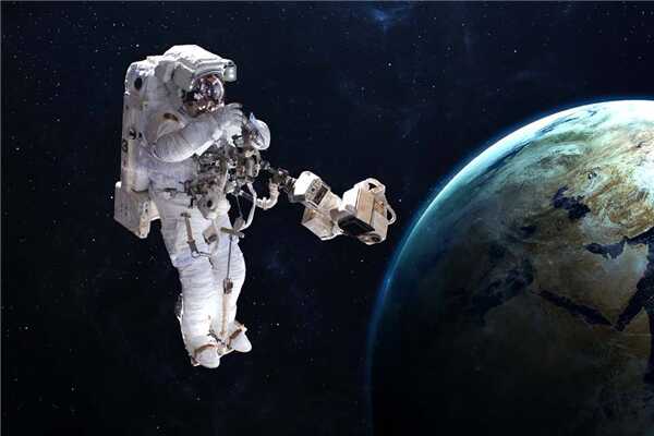 宇航员最孤独的48分钟 独自飘荡在太空中无法联系