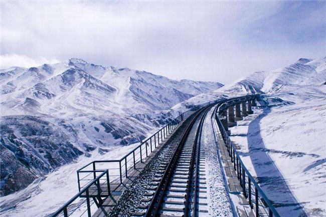 世界上最长的高原冻土隧道 昆仑山隧道（位于青海境内）