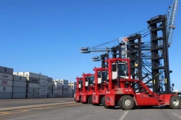 巴西波多纳夫港购买卡尔玛集装箱叉车用于港口的货物作业