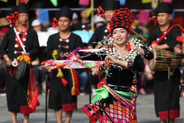 傣族的风俗和节日 传统节日泼水节和关门节(独特的文化)