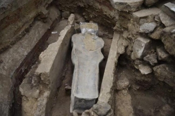巴黎圣母院挖出罕见人形铅棺内部保存完好它有什么特别之处