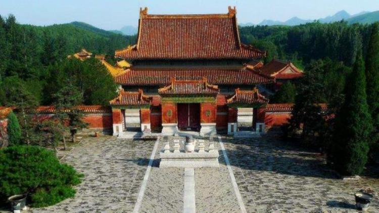 为什么清朝的陵墓是两个地方,雍正皇帝死后的墓地