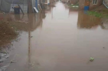 山西孝义霍家堡村河水倒灌温室大棚和养殖场被淹