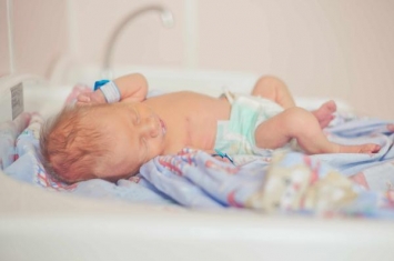 为什么孕期尿特黄,为何有得宝宝一出生黄疸就那么高