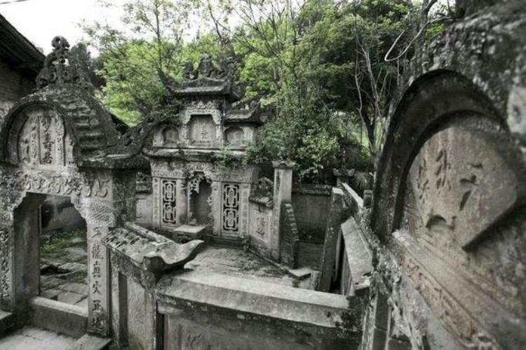 一座荒废的古宅祠堂里为何藏有六口棺材「神秘古宅」