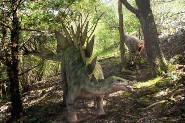 冠椎龙:欧洲中型植食恐龙(体长5米/颈椎骨突起)