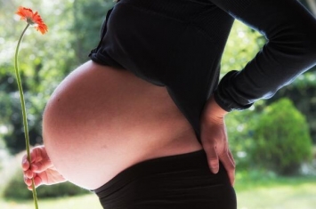 孕期为什么腰粗屁股大,怀孕两个月屁股痛是什么原因 可能是缺钙了哦