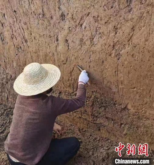 四川炉霍发现疑似距今10余万年的手斧
