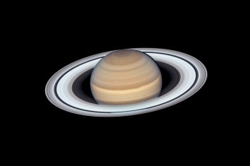 NASA发布最新土星照，纪念坠毁的卡西尼号