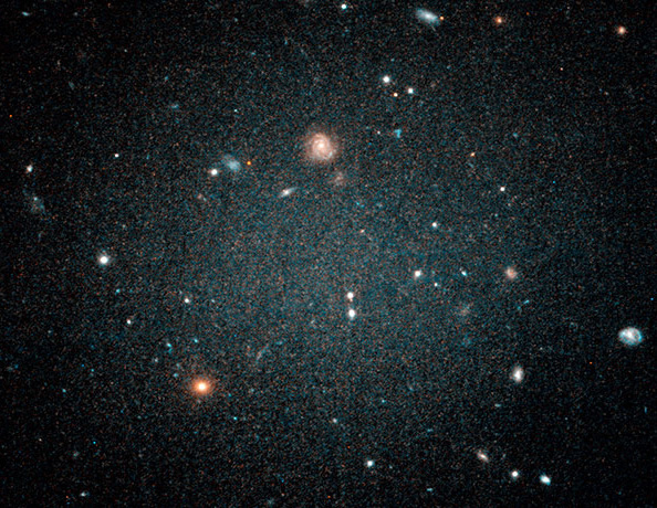 这不可能 天文学家发现“完全没有暗物质”的星系