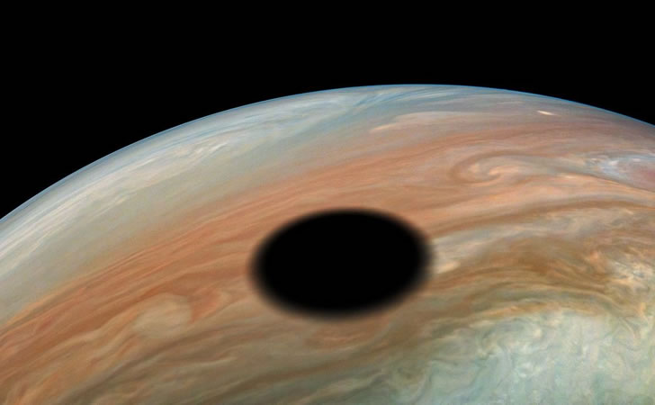 木星表面发现“黑色无底洞”，这让NASA工程师非常好奇