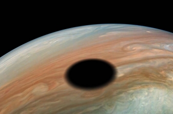 木星表面发现“黑色无底洞”，这让NASA工程师非常好奇
