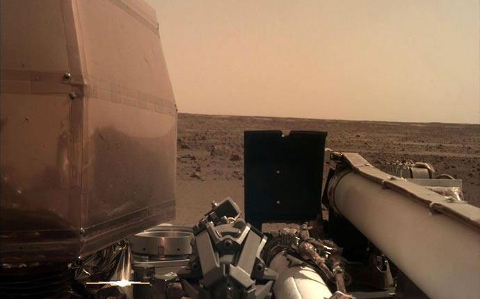 “Insight探测器”成功登陆火星，第一张照片来了