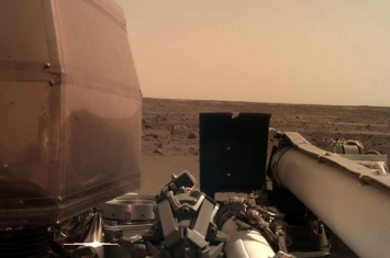 “Insight探测器”成功登陆火星，第一张照片来了