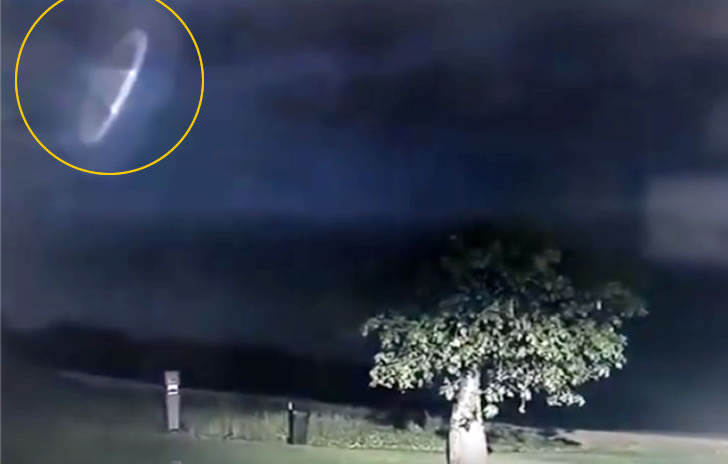 雷雨黑夜、闪电交错，澳警方意外拍摄到“立体UFO”