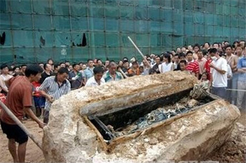 2005年四川南充僵尸事件，揭秘南充文物局领导烧尸体真相