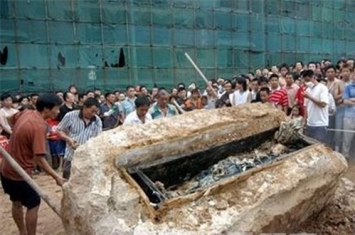 2005年四川南充僵尸事件，揭秘南充文物局领导烧尸体真相