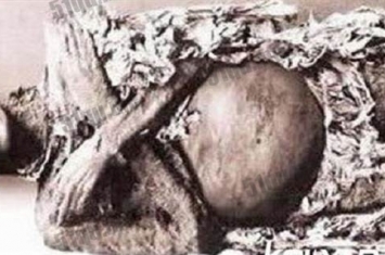冰冻600年古尸产下活婴 因胎儿生机没有被破坏