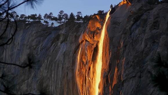 火焰瀑布：美国罕见自然奇观，每年只出现几天时间