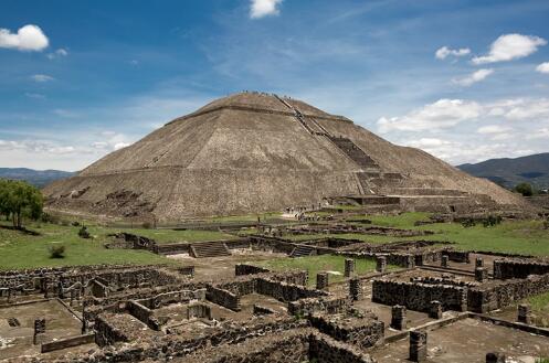 墨西哥太阳金字塔内发现存在于2000年前的绿色面具
