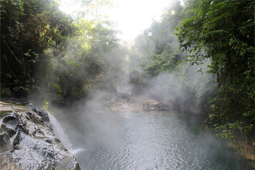 南美秘鲁发现神秘高温河，温度高达100°C动物掉下去3秒煮熟