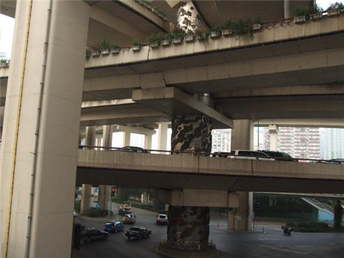 上海延安路高架桥龙柱事件的传说和真相