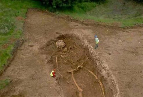 巨人骸骨之谜：考古发现巨人骸骨，巨人族真的存在吗？