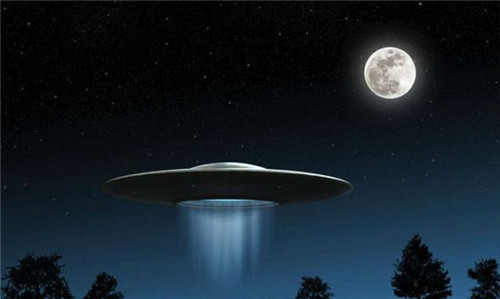 凤凰山UFO事件：孟照国遭外星人电击，7年后游客又拍到飞碟