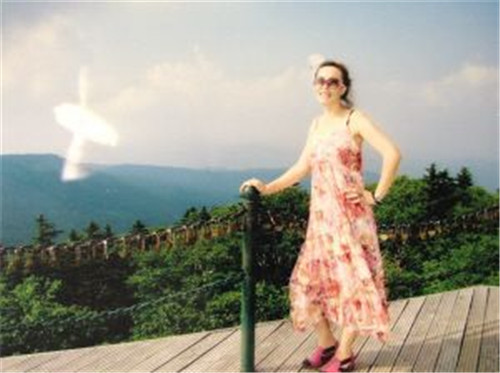 凤凰山UFO事件：孟照国遭外星人电击，7年后游客又拍到飞碟