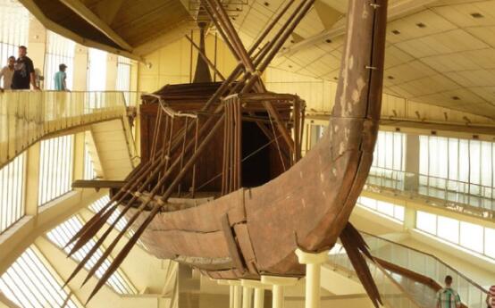 太阳船之谜：埃及胡夫金字塔内太阳船是干什么的
