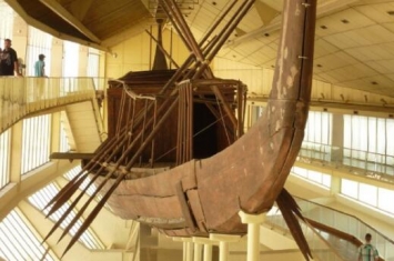 太阳船之谜：埃及胡夫金字塔内太阳船是干什么的