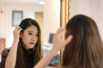 每天盯着镜子过30天后人会消失吗，不会消失/产生过度神经疲劳