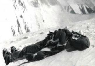 1959俄罗斯登山队事件，9名队员离奇死亡(死相惨烈恐怖)