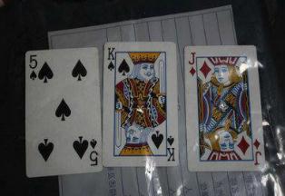 杭州女尸案现三张扑克牌真相，与凶杀案没有关联(凶手不慎落下)