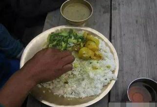 印度人为什么用手抓饭吃,一种卫生的用餐方式/令人大跌眼镜